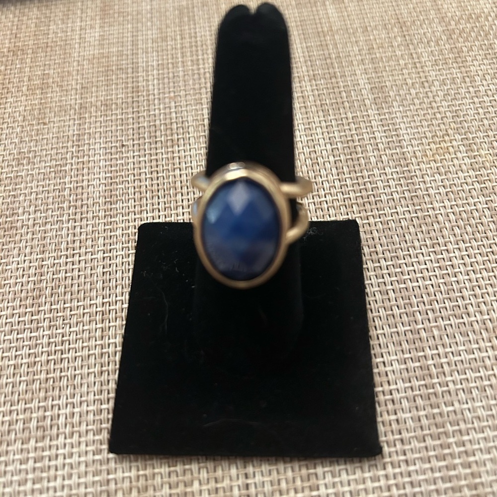 Source Unknown Gold Ring with Deep Blue Stone - Picture 3 of 5